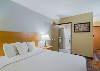 Americas Best Value Inn Fargo hotel thumbnail 4