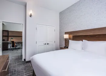 TownePlace Suites by Marriott Chicago Waukegan/Gurnee hotel thumbnail 8
