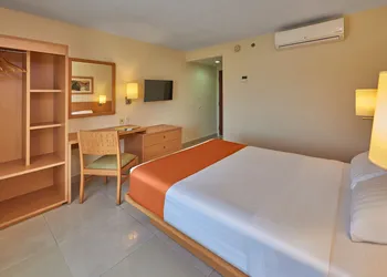 City Express by Marriott Mazatlán hotel thumbnail 5