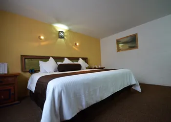 Howard Johnson Calle Real Morelia hotel thumbnail 5