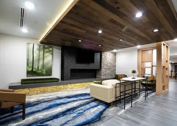 Fairfield Inn & Suites by Marriott Louisville Airport hotel thumbnail 3