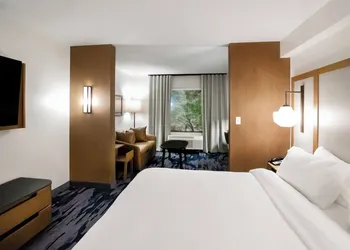 Fairfield Inn & Suites by Marriott Louisville Airport hotel thumbnail 4