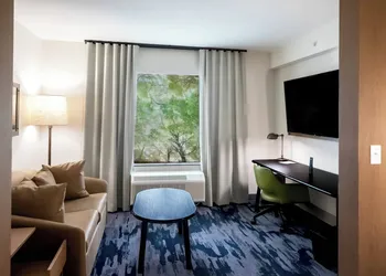 Fairfield Inn & Suites by Marriott Louisville Airport hotel thumbnail 5