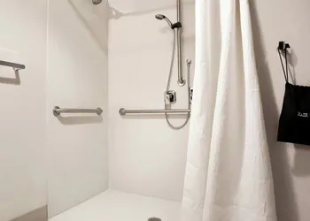 Fairfield Inn & Suites by Marriott Louisville Airport hotel thumbnail 7