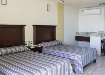 Hotel Las Jacarandas hotel thumbnail 6