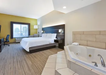 Holiday Inn Express Hotel & Suites Cleveland - Richfield by IHG hotel thumbnail 4
