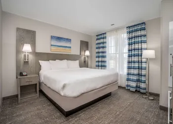 Lighthouse Suites - Best Western Signature Collection hotel thumbnail 3