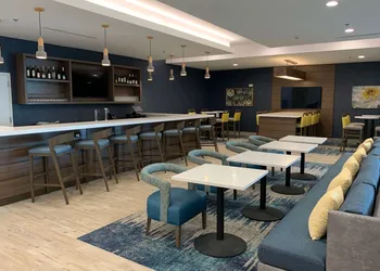 La Quinta Inn & Suites by Wyndham Round Rock near Kalahari hotel thumbnail 3