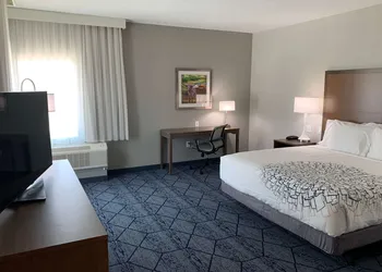 La Quinta Inn & Suites by Wyndham Round Rock near Kalahari hotel thumbnail 7