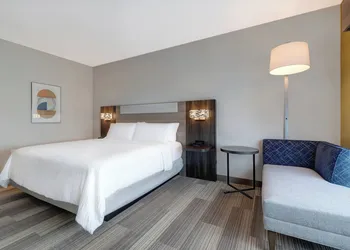 Holiday Inn Express & Suites Glendale Downtown by IHG hotel thumbnail 8