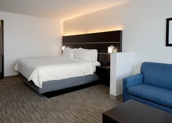 Holiday Inn Express & Suites Bullhead City by IHG hotel thumbnail 8