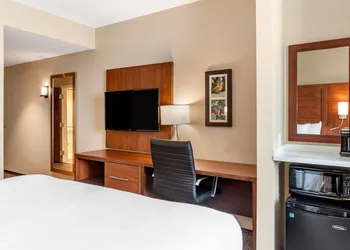 Comfort Inn & Suites Clarkston Pine Knob Area hotel thumbnail 6
