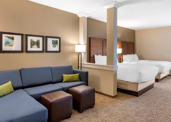 Comfort Inn & Suites Clarkston Pine Knob Area hotel thumbnail 7