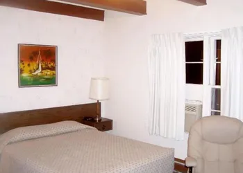 O'Haire Manor Motel and Apartments hotel thumbnail 3