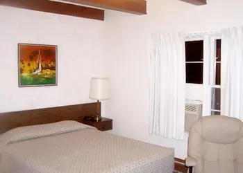 O'Haire Manor Motel and Apartments hotel thumbnail 3