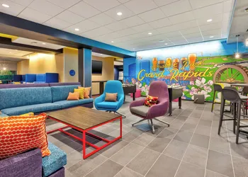 Tru By Hilton Comstock Park Grand Rapids hotel thumbnail 4