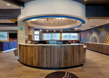 Tru By Hilton Comstock Park Grand Rapids hotel thumbnail 5