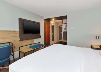 Tru By Hilton Comstock Park Grand Rapids hotel thumbnail 6
