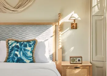Faraway Nantucket hotel thumbnail 5