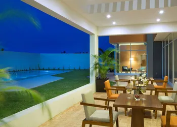 Hampton Inn & Suites by Hilton Paraiso hotel thumbnail 2