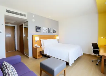 Hampton Inn & Suites by Hilton Paraiso hotel thumbnail 6