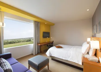 Hampton Inn & Suites by Hilton Paraiso hotel thumbnail 7