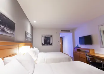 Hampton Inn & Suites by Hilton Paraiso hotel thumbnail 8