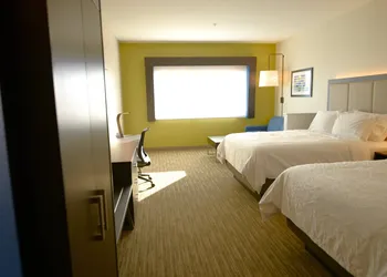 Holiday Inn Express & Suites Onalaska La Crosse Area by IHG hotel thumbnail 5