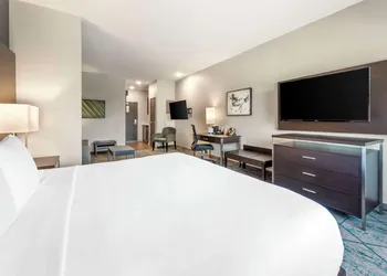 Comfort Inn & Suites Clarksville - Louisville North hotel thumbnail 8