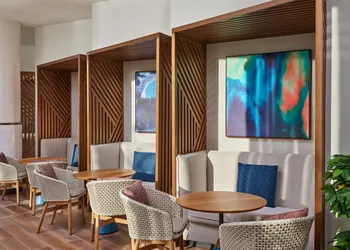 Walt Disney World Swan Reserve hotel thumbnail 7