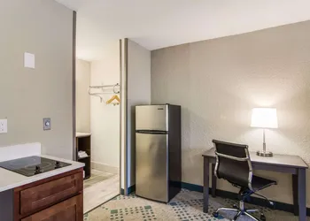 Suburban Studios Hotel Kingsland Near I-95 hotel thumbnail 8