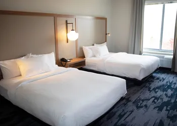 Fairfield Inn & Suites by Marriott Marquette hotel thumbnail 8