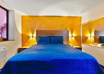 Casa Blanca Hotel Brooklyn hotel thumbnail 6
