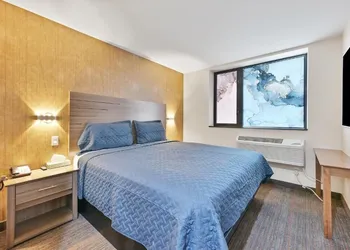 Casa Blanca Hotel Brooklyn hotel thumbnail 8