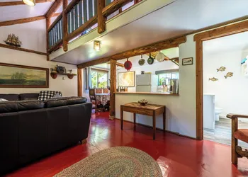 Woods End Landing hotel thumbnail 6