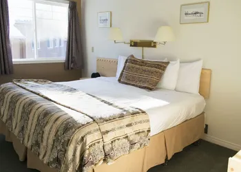 Banff Boundary Lodge hotel thumbnail 3