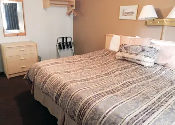 Banff Boundary Lodge hotel thumbnail 5