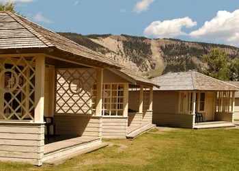 Mammoth Hot Springs & Cabins - Inside the Park hotel thumbnail 6