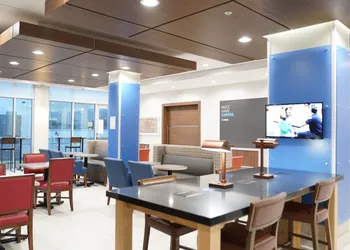 Holiday Inn Express & Suites Dallas Central Market Center by IHG hotel thumbnail 2
