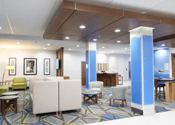 Holiday Inn Express & Suites Dallas Central Market Center by IHG hotel thumbnail 5
