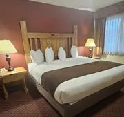 Three Bear Lodge hotel detail image 3