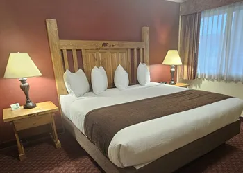 Three Bear Lodge hotel thumbnail 3