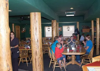 Three Bear Lodge hotel thumbnail 8