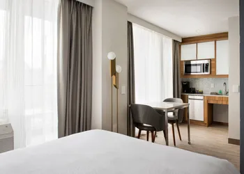 TownePlace Suites by Marriott New York Long Island City/Manhattan View hotel thumbnail 6