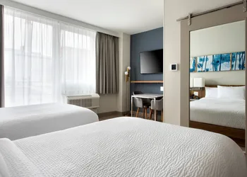 TownePlace Suites by Marriott New York Long Island City/Manhattan View hotel thumbnail 7