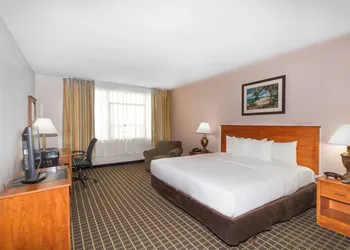 Clarion Inn & Suites Miami International Airport hotel thumbnail 7