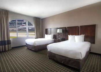 Clarion Inn & Suites Miami International Airport hotel thumbnail 8