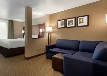 Comfort Inn & Suites Euless DFW West hotel thumbnail 8