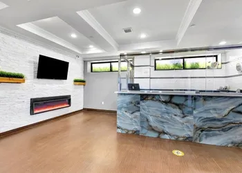 Hotel Pergola JFK Airport hotel thumbnail 2