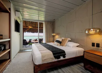Casa Aakal Lagoon Front hotel thumbnail 2